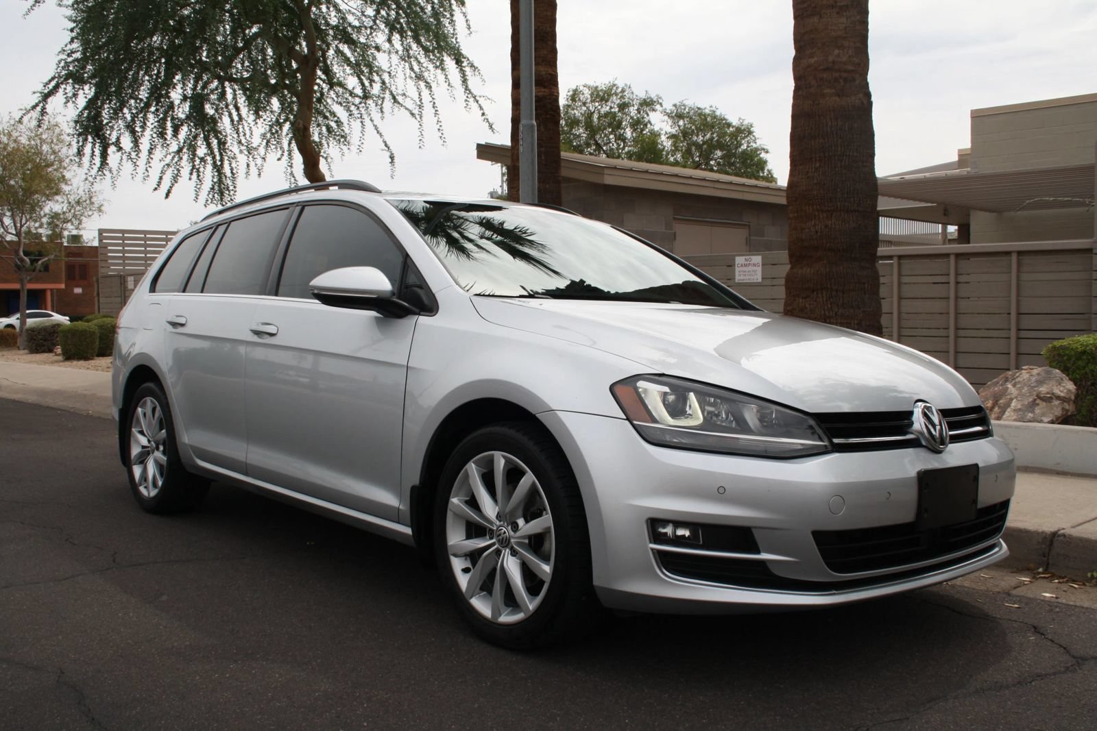 Used 2015 Volkswagen Golf SE w/ Lighting Package FWD image 2