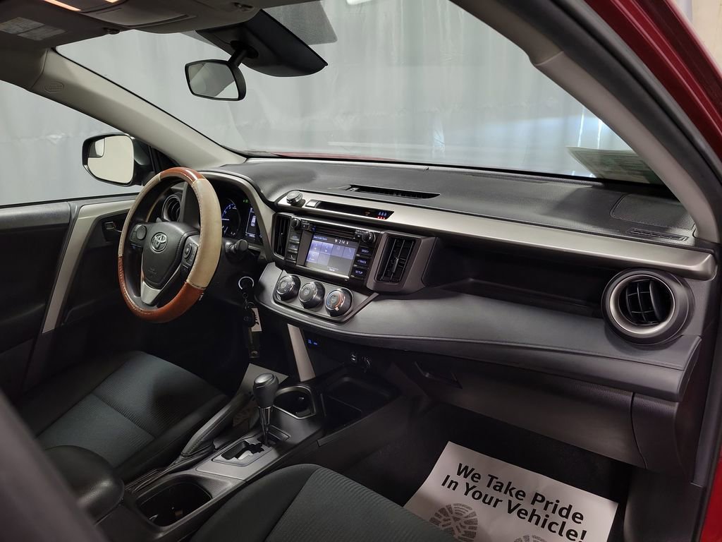 Used 2018 Toyota RAV4 LE image 24