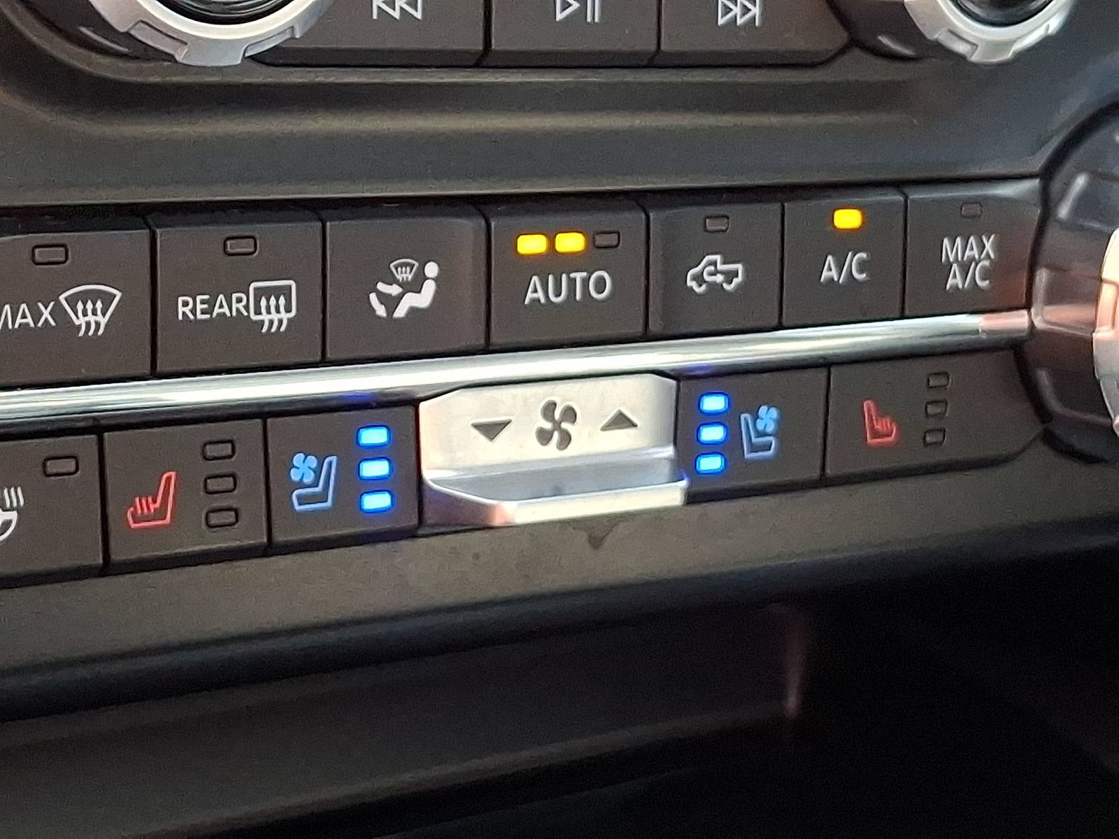 Used 2023 Ford F350 Lariat w/ Lariat Ultimate Package AWD/4WD image 27