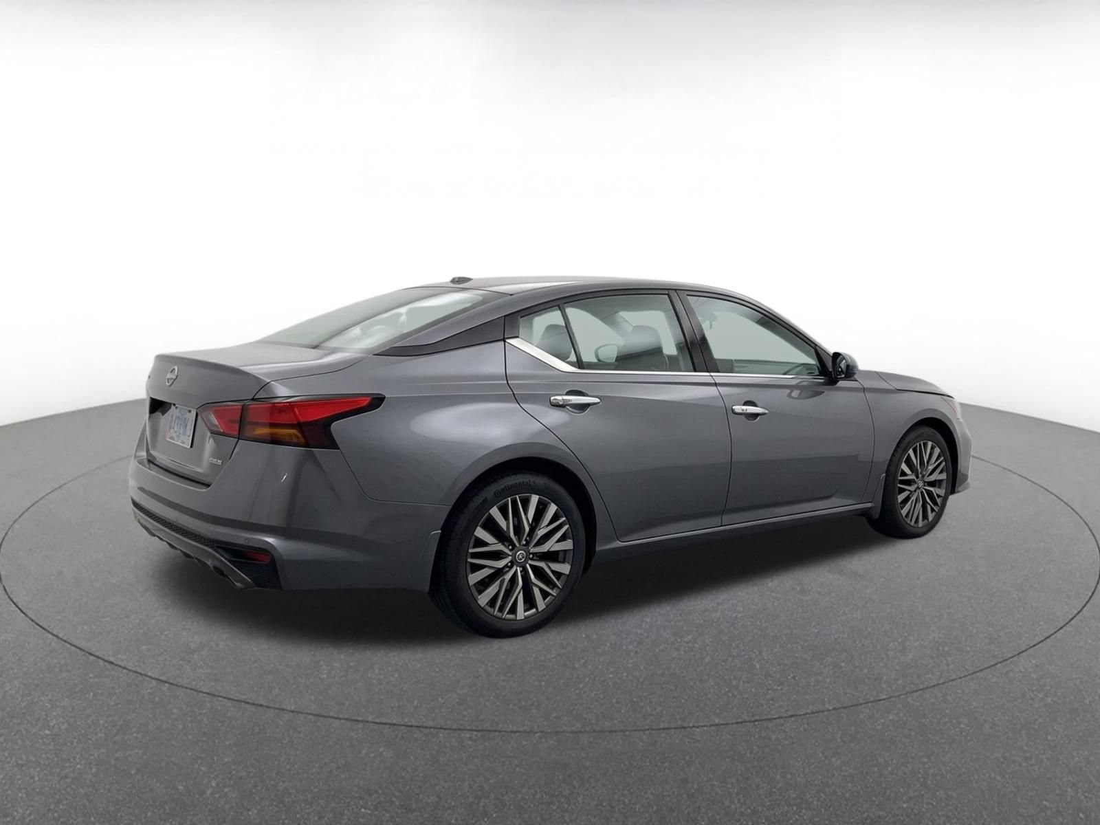 Used 2025 Nissan Altima 2.5 SV FWD image 8