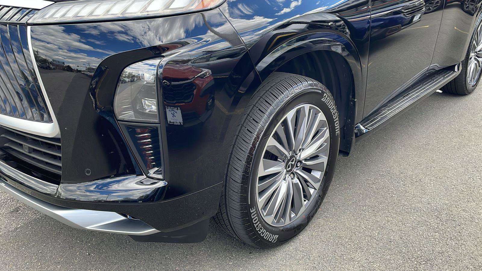 Used 2026 INFINITI QX80 Luxe AWD/4WD image 2