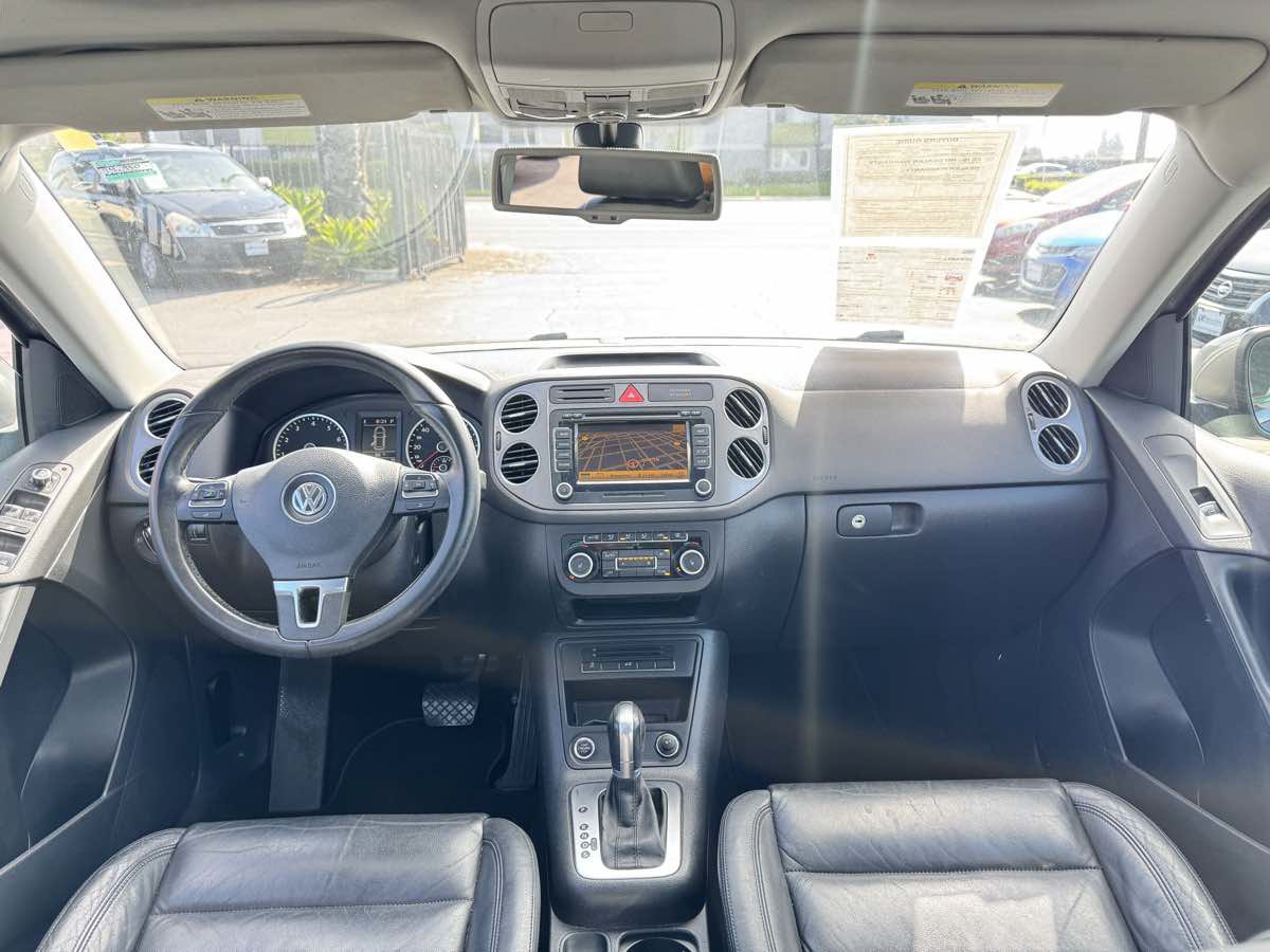 Used 2011 Volkswagen Tiguan SEL FWD image 32