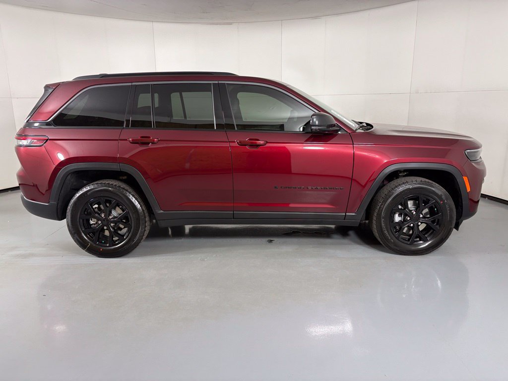 New 2026 Jeep Grand Cherokee Altitude AWD/4WD image 9