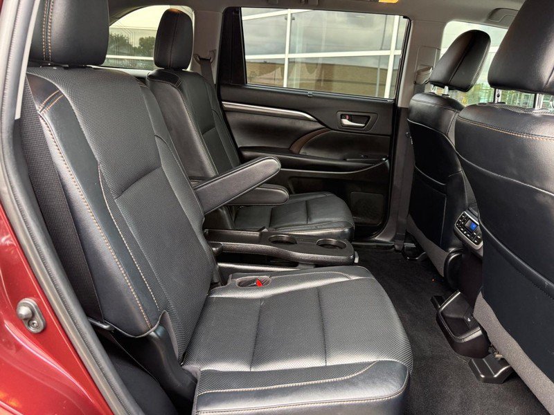 Used 2019 Toyota Highlander Limited Platinum AWD/4WD image 12