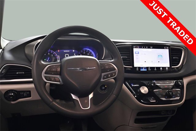 Used 2024 Chrysler Pacifica Touring-L image 26