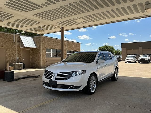Used 2019 Lincoln MKT AWD image 1