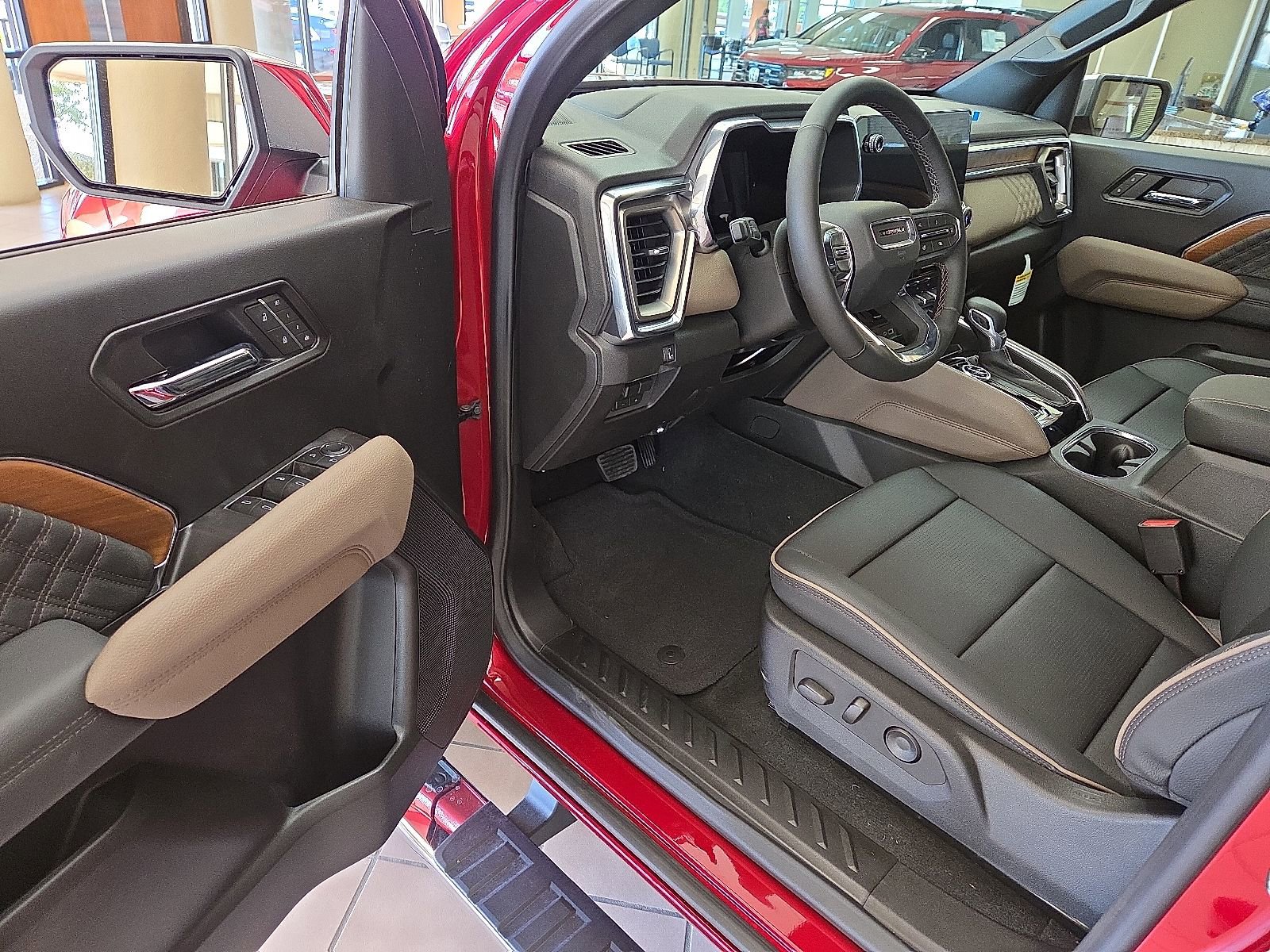 New 2026 GMC Canyon Denali image 9