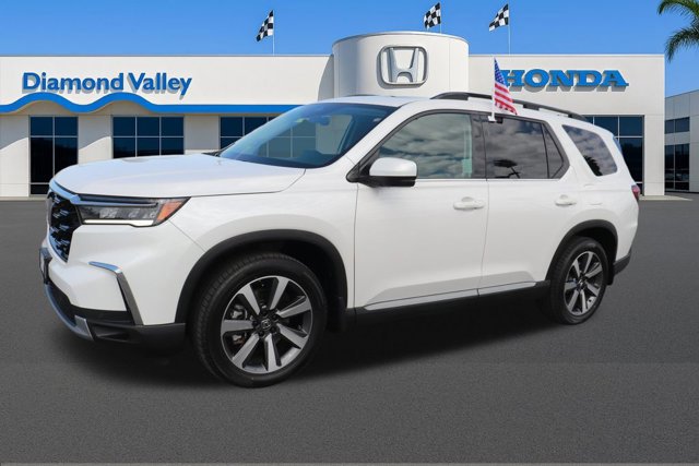 Certified 2024 Honda Pilot Touring image 3