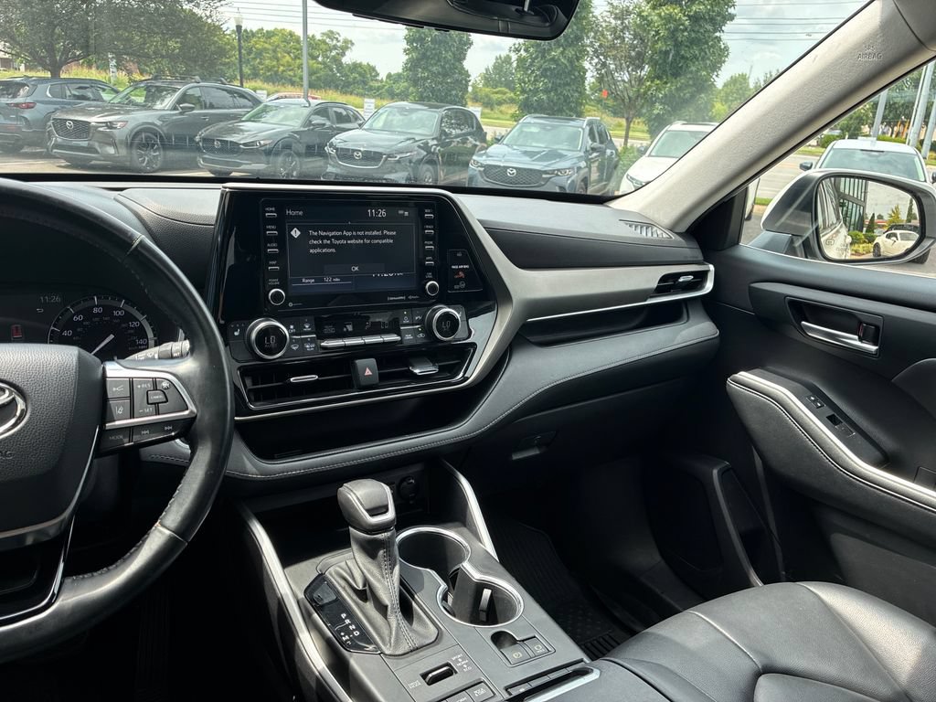 Used 2021 Toyota Highlander XLE AWD/4WD image 29
