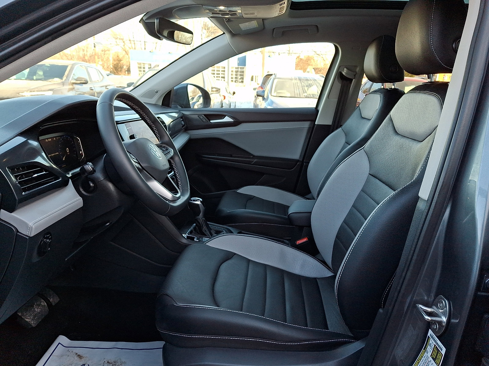 Used 2022 Volkswagen Taos SEL image 14