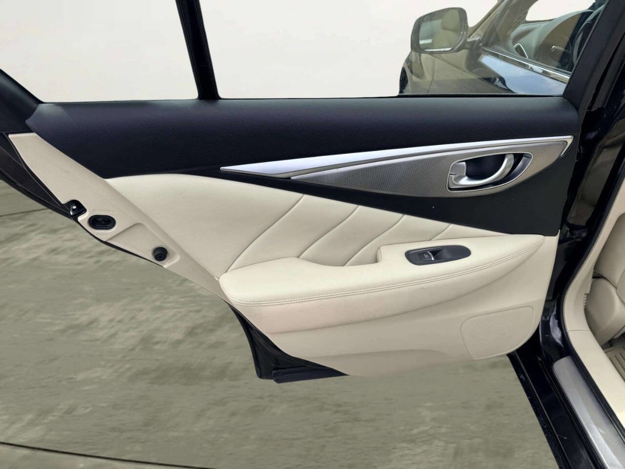 Used 2015 INFINITI Q50 Premium w/ Navigation Package image 18