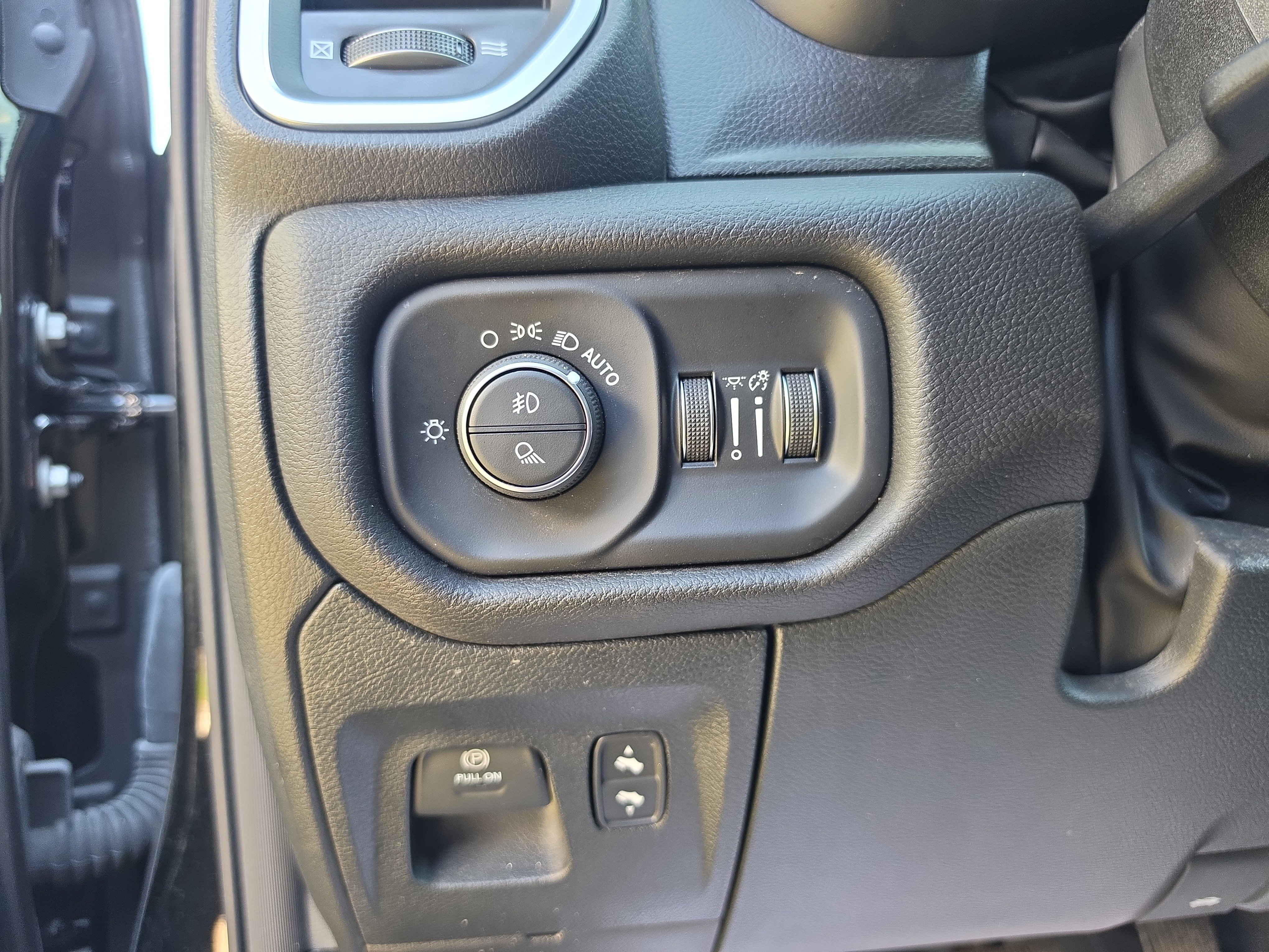 Used 2025 RAM 1500 Big Horn AWD/4WD image 18