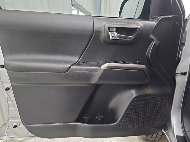 Used 2023 Toyota Tacoma TRD Off-Road AWD/4WD image 10