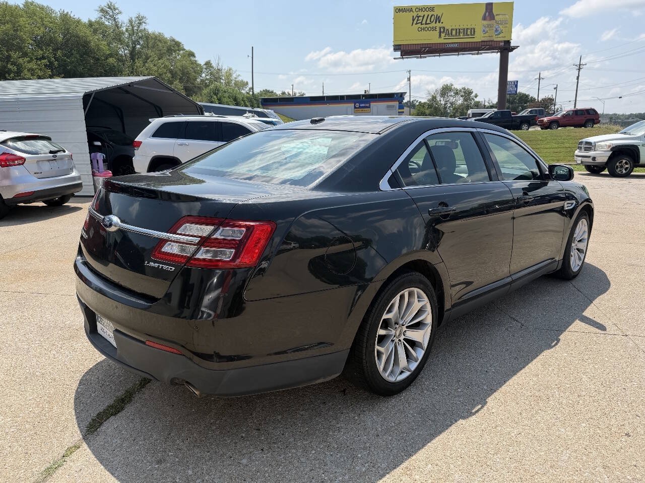 Used 2013 Ford Taurus Limited FWD image 5