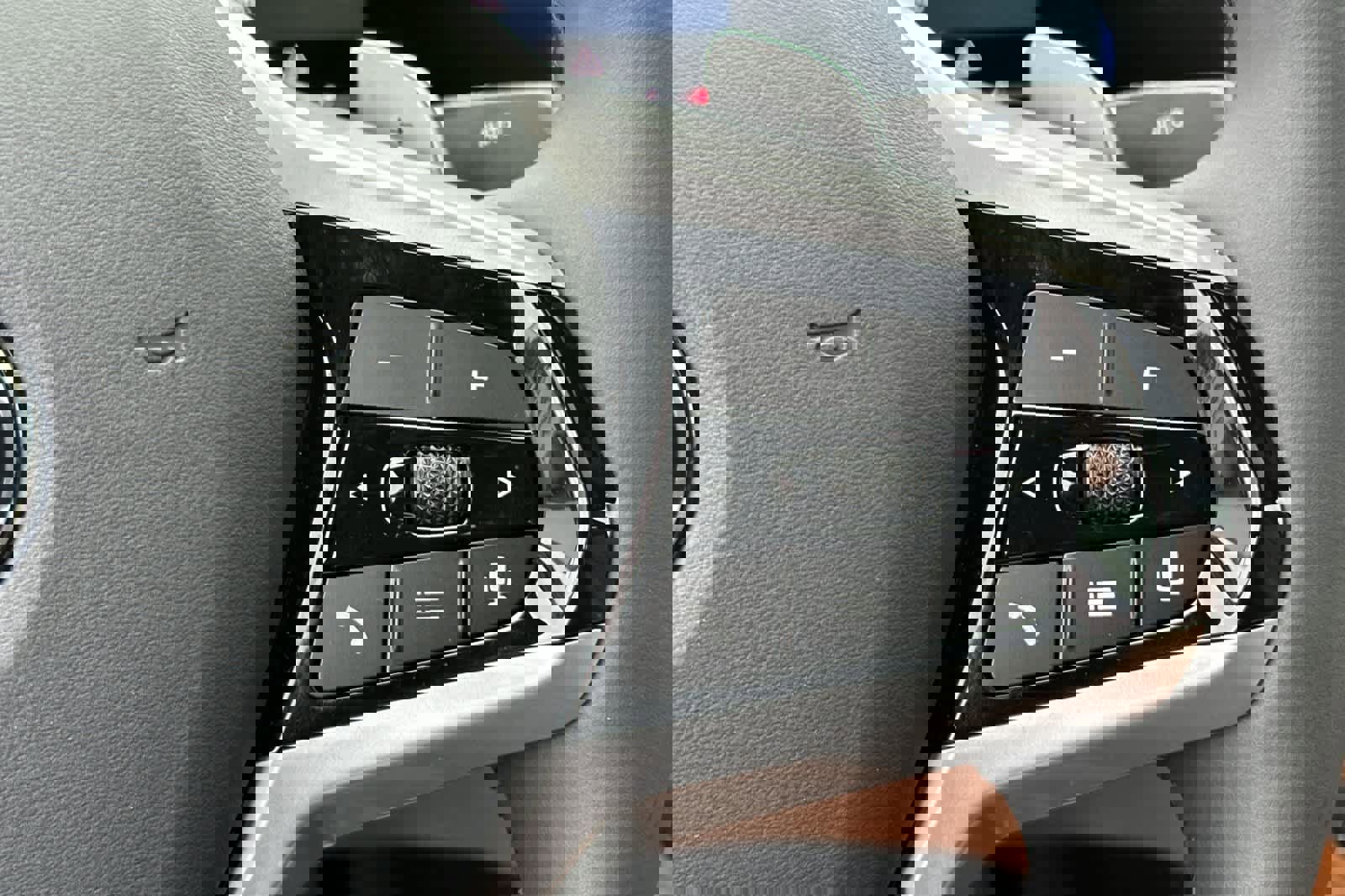 Used 2025 BMW 330i Sedan w/ Premium Package RWD image 27