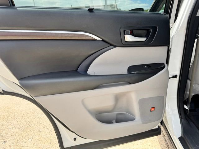 Used 2016 Toyota Highlander Limited AWD/4WD image 38