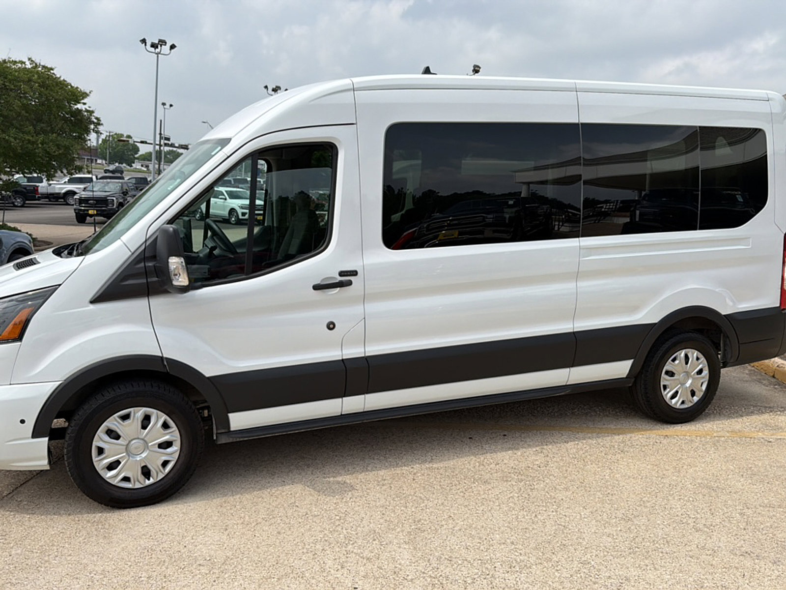 Used 2025 Ford Transit 350 XLT RWD image 5