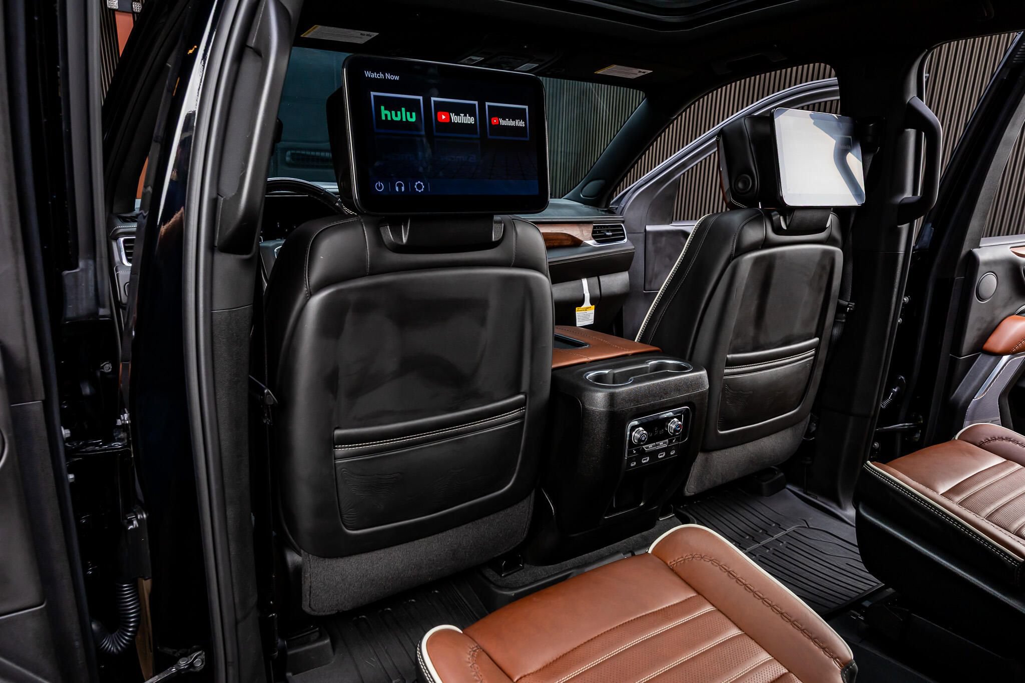 Used 2024 GMC Yukon Denali Ultimate w/ LPO, Floor Liner Package AWD/4WD image 33