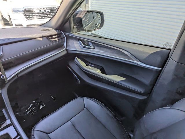 New 2026 Jeep Grand Cherokee Limited w/ Limited Altitude Package RWD image 16