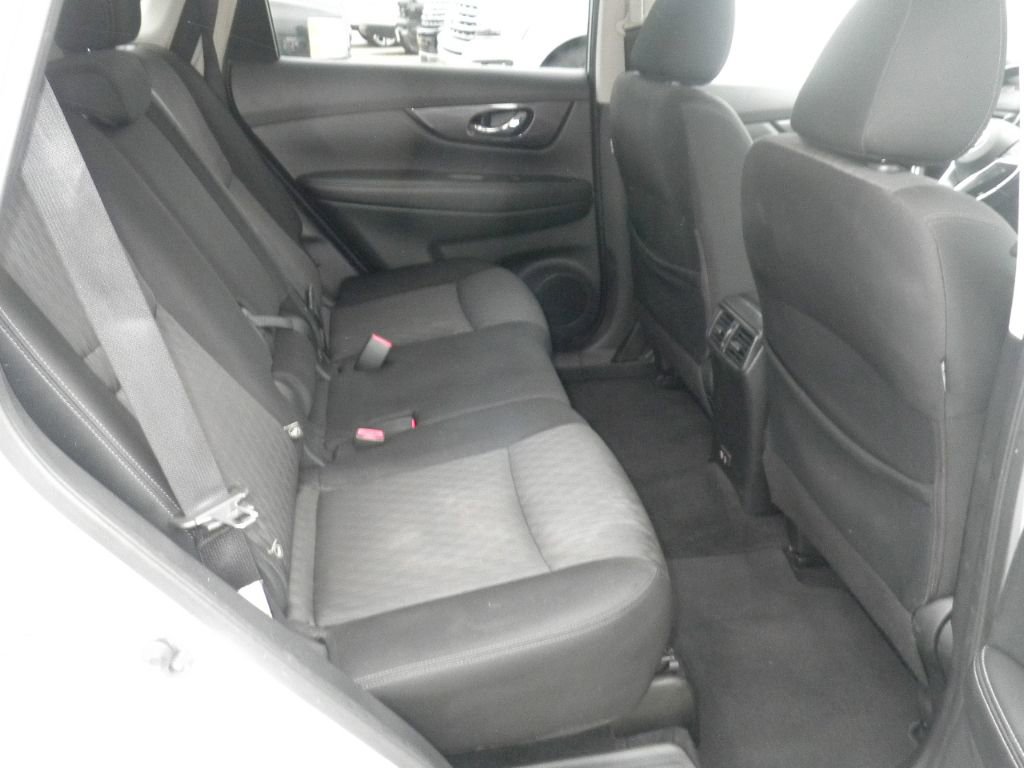 Used 2020 Nissan Rogue SV w/ Sun & Sound Touring Package image 31