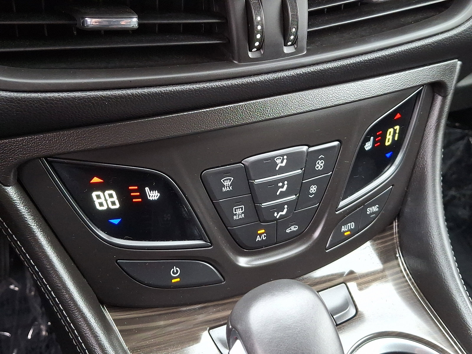 Used 2019 Buick Envision Essence image 16