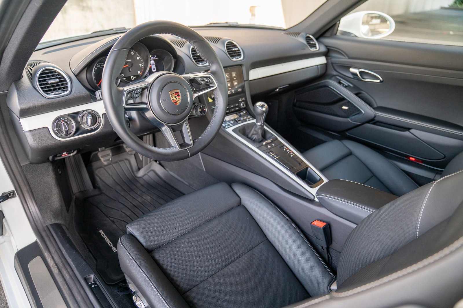 Used 2025 Porsche 718 Cayman image 4