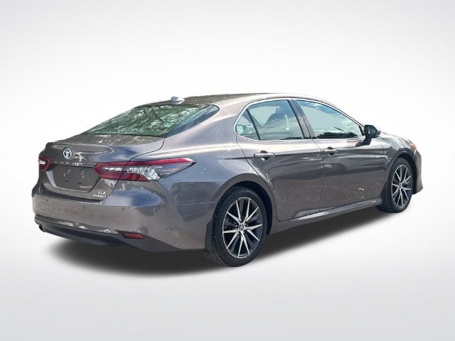 Used 2022 Toyota Camry XLE w/ Navigation Upgrade Package FWD image 6