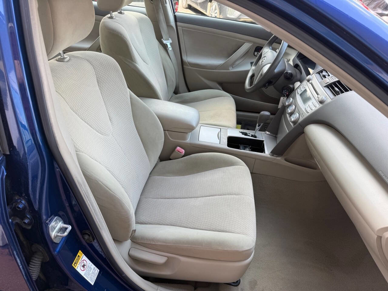 Used 2011 Toyota Camry LE FWD image 9