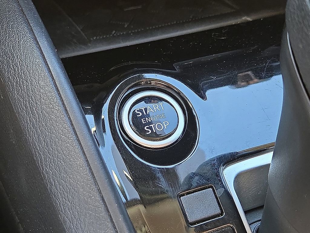 Used 2025 Nissan Versa SV image 29