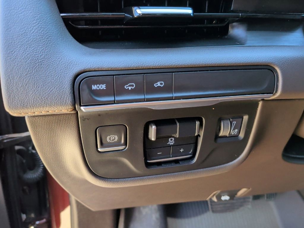 Used 2023 Cadillac Escalade Premium Luxury w/ LPO, Radiant Package image 17