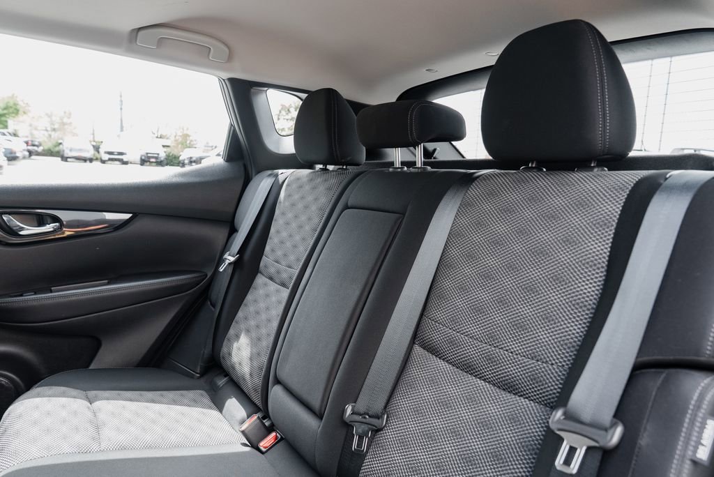 Used 2020 Nissan Rogue Sport SV image 22