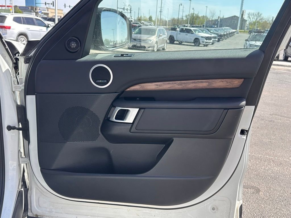 Used 2020 Land Rover Discovery HSE AWD/4WD image 24