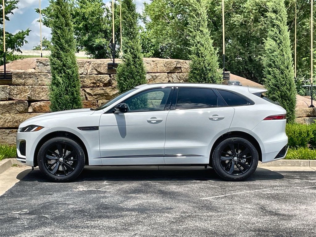 Used 2025 Jaguar F-PACE R-Dynamic S image 2