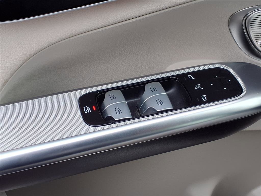 Used 2024 Mercedes-Benz GLC 300 4MATIC image 22