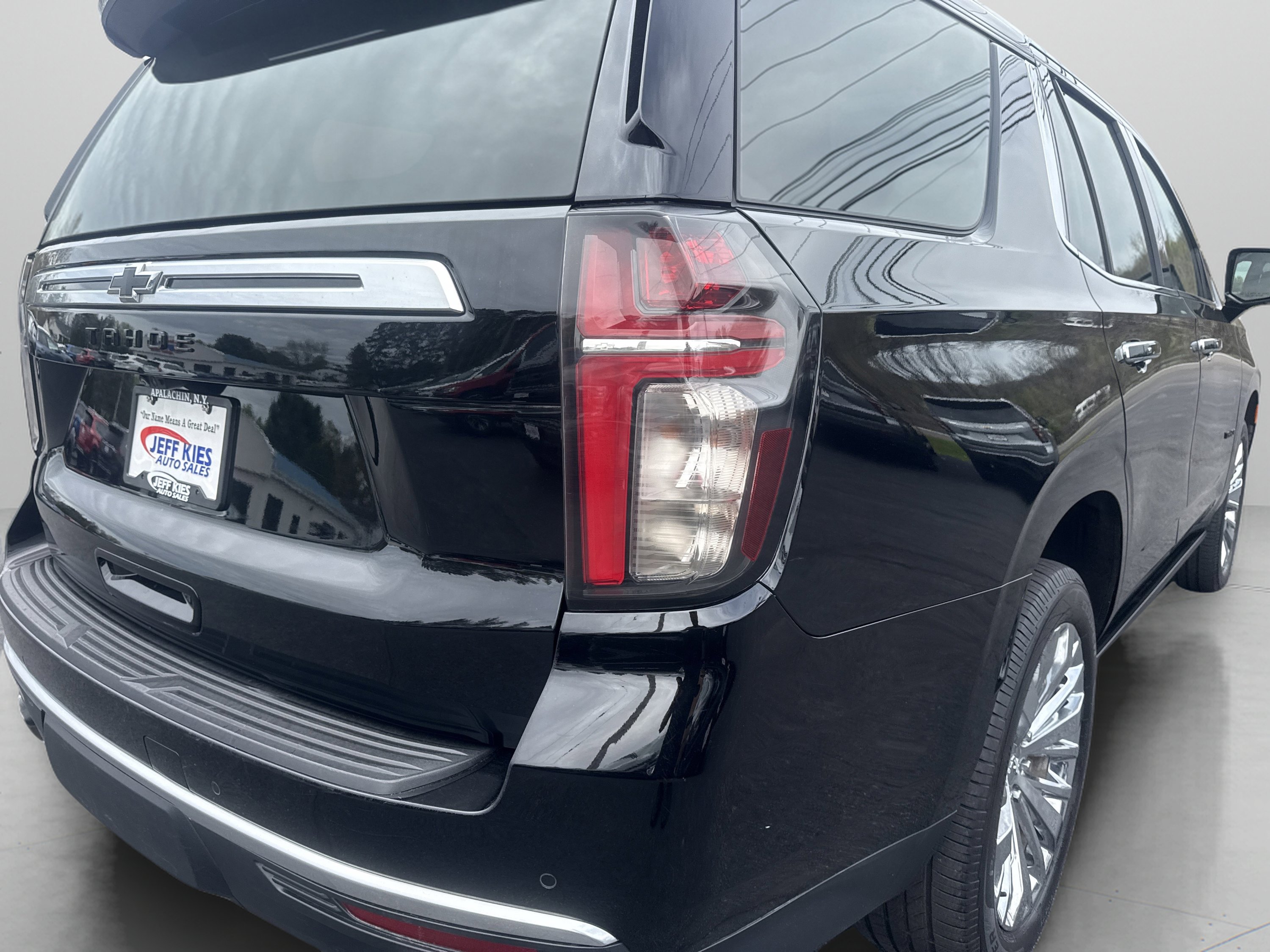 Used 2022 Chevrolet Tahoe High Country AWD/4WD image 5