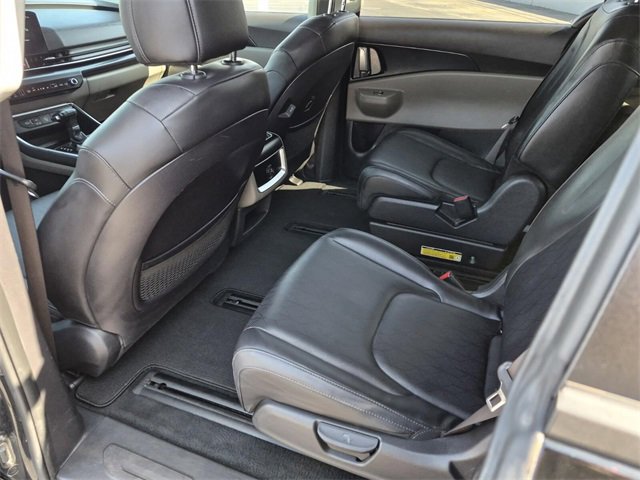 Used 2025 Kia Carnival image 22