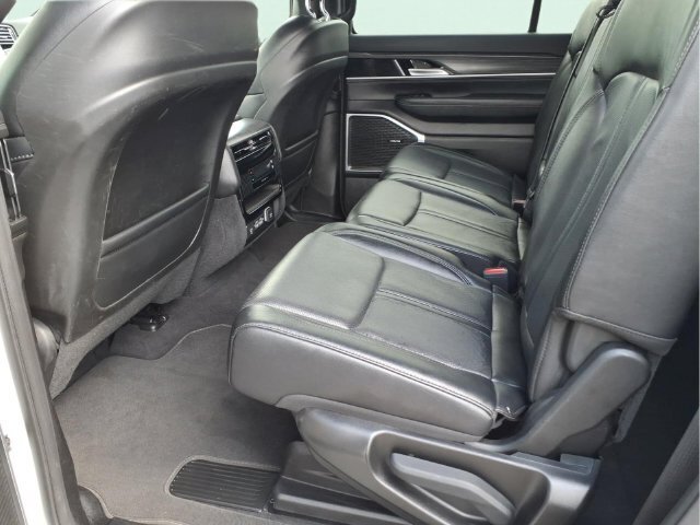 Used 2024 Jeep Wagoneer Series II RWD image 17