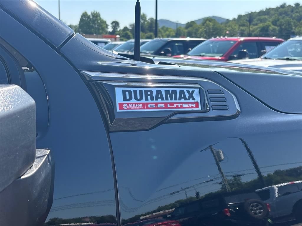 Used 2025 GMC Sierra 2500 AT4 w/ Technology Package AWD/4WD image 12