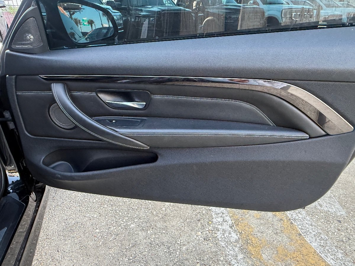 Used 2015 BMW M4 Convertible RWD image 16