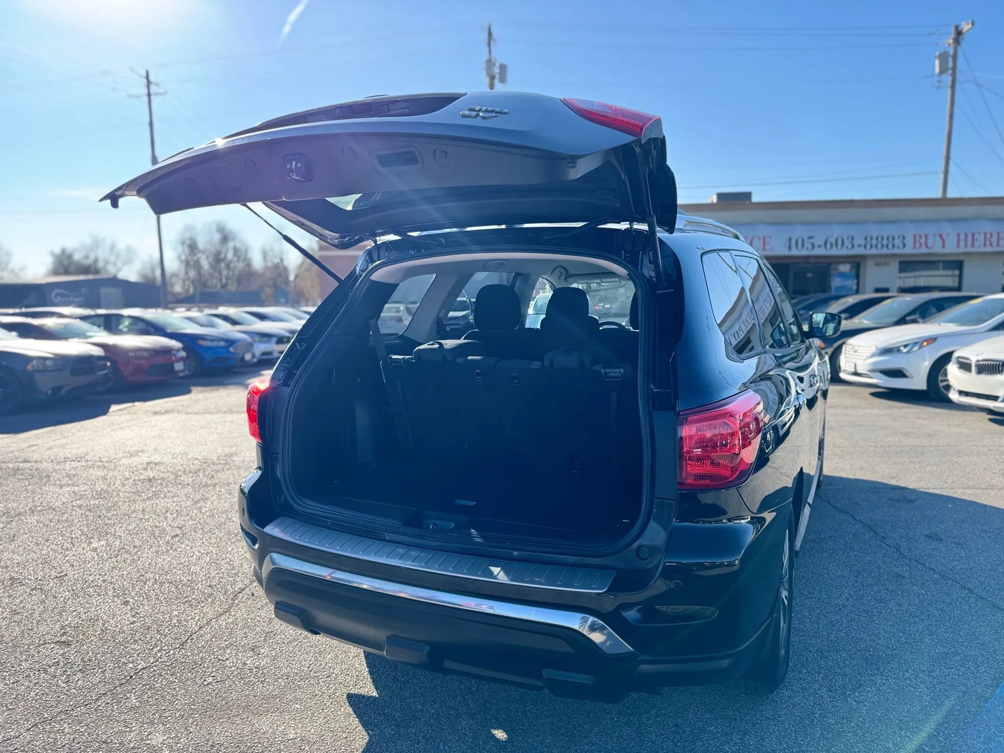 Used 2017 Nissan Pathfinder SV image 37