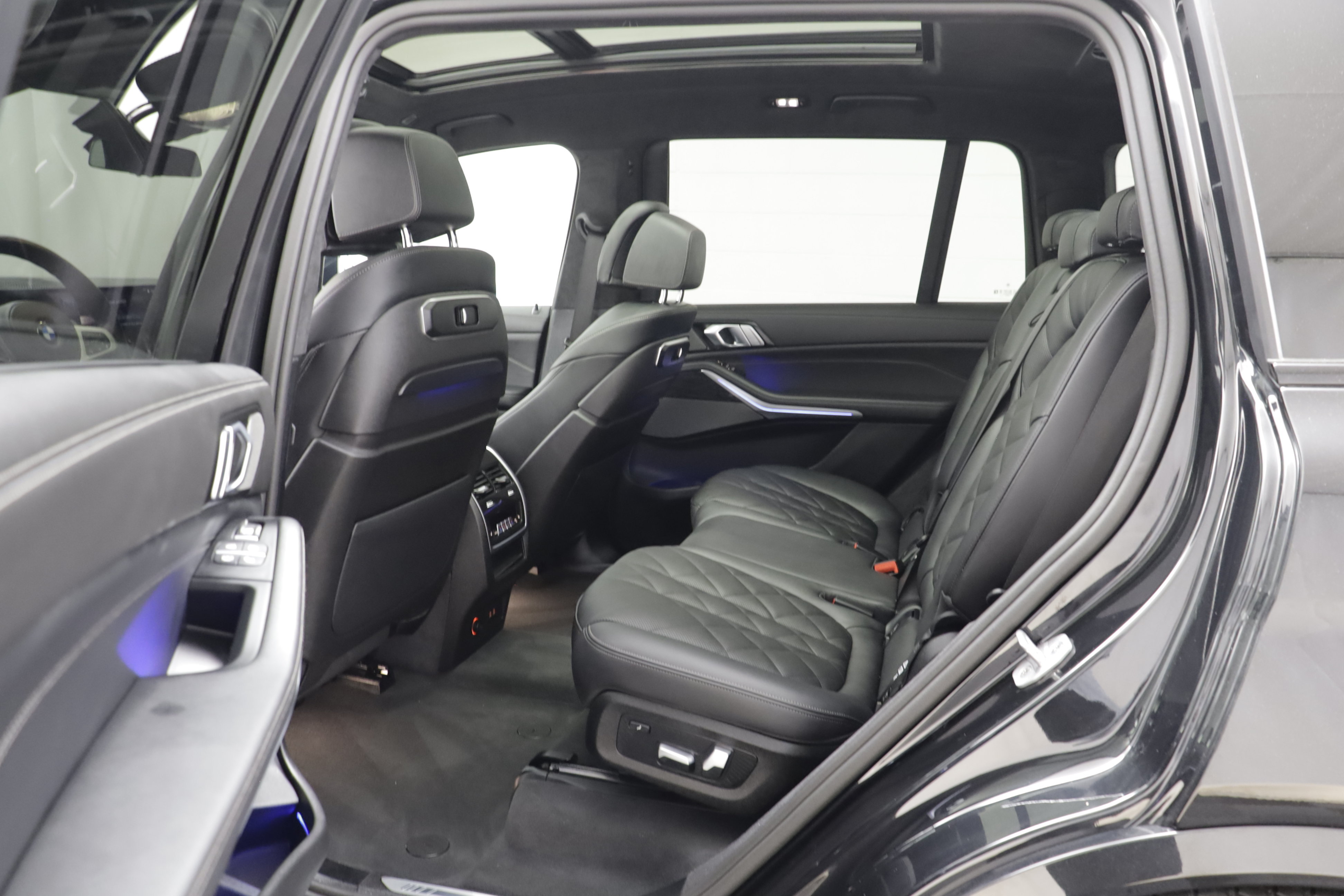 Used 2026 BMW X7 xDrive40i w/ M Sport Package AWD/4WD image 13