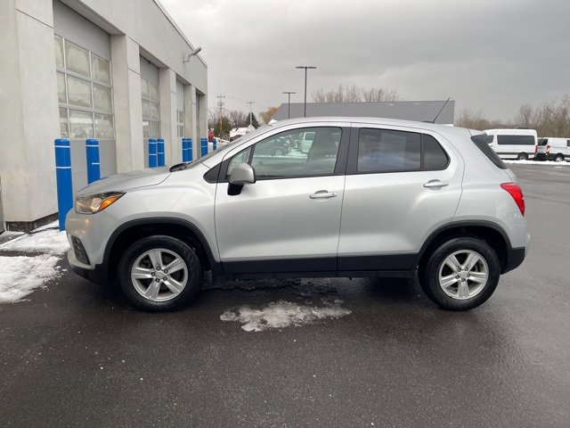 Used 2022 Chevrolet Trax LS w/ Tint and Cruise Package image 5
