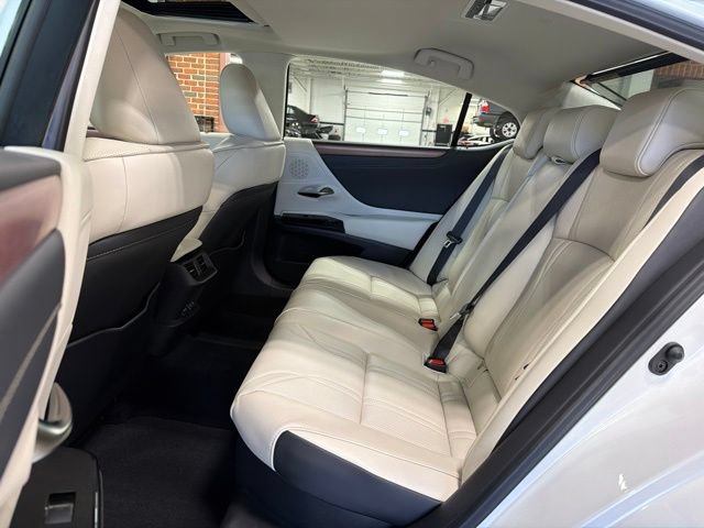 Used 2025 Lexus ES 300h w/ Technology Package FWD image 26