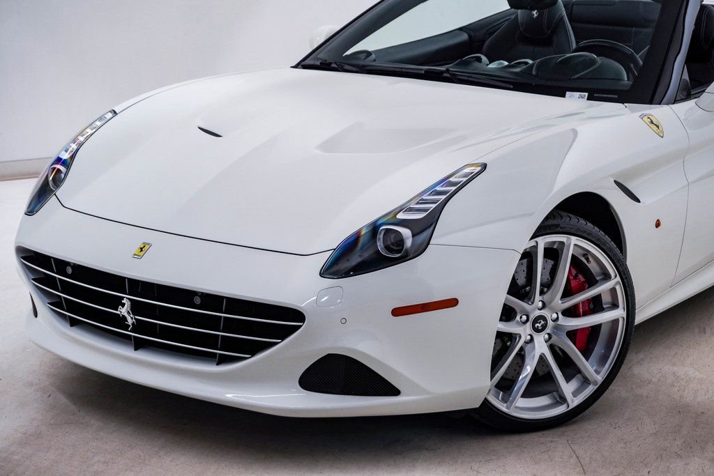 Used 2015 Ferrari California T image 4