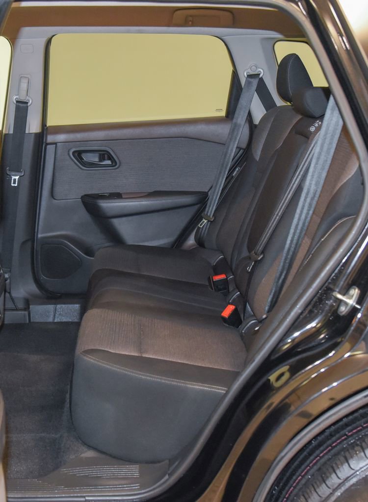 Used 2022 Nissan Rogue S image 4