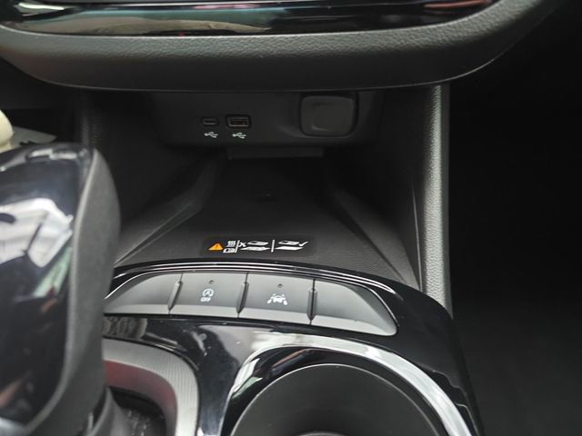 Certified 2024 Buick Envista Sport Touring w/ Convenience I Package image 21