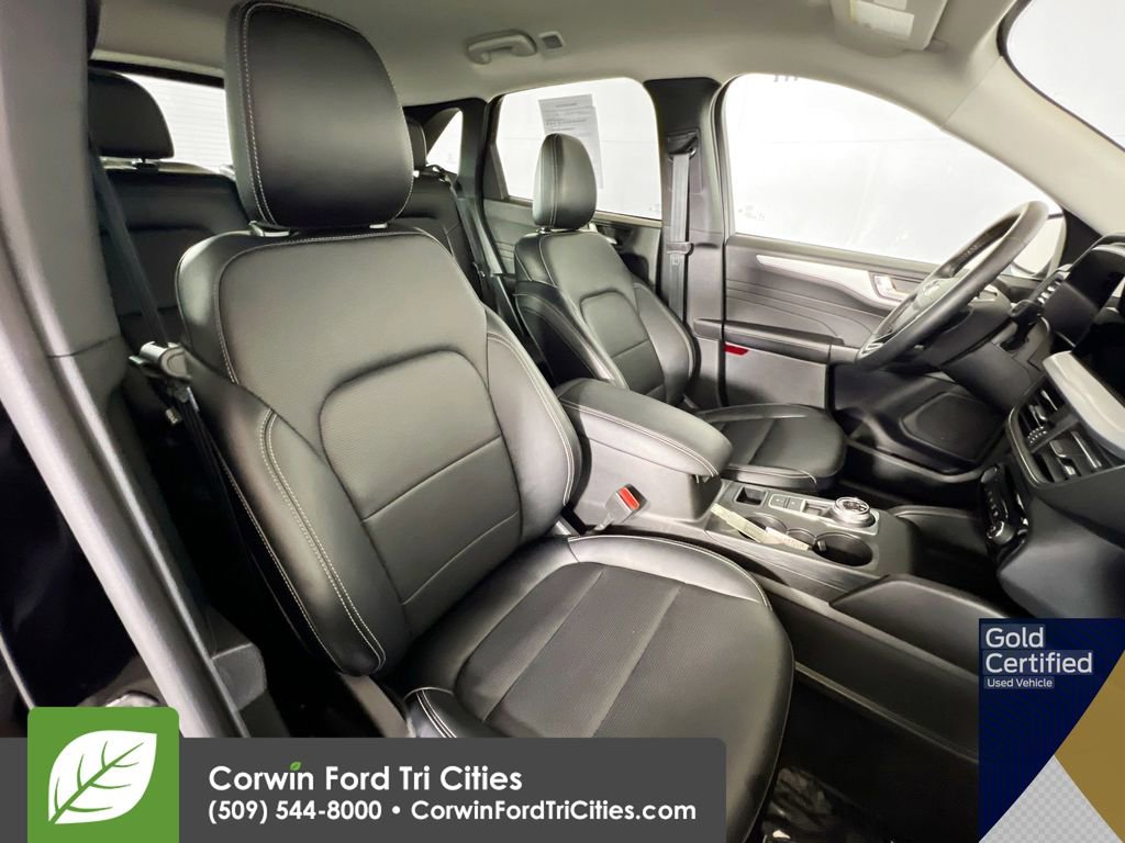 Certified 2025 Ford Escape Platinum AWD/4WD image 17