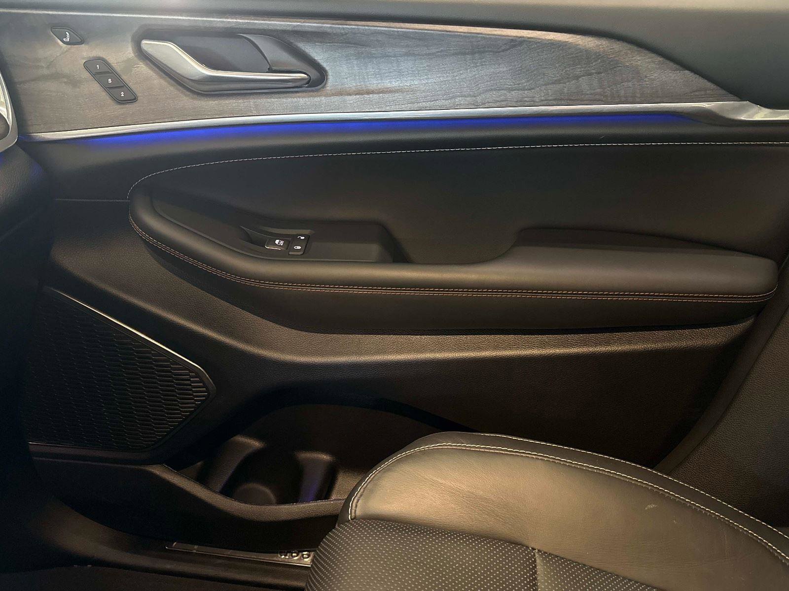 Used 2025 Jeep Grand Cherokee L Overland w/ Luxury Tech Group IV image 23