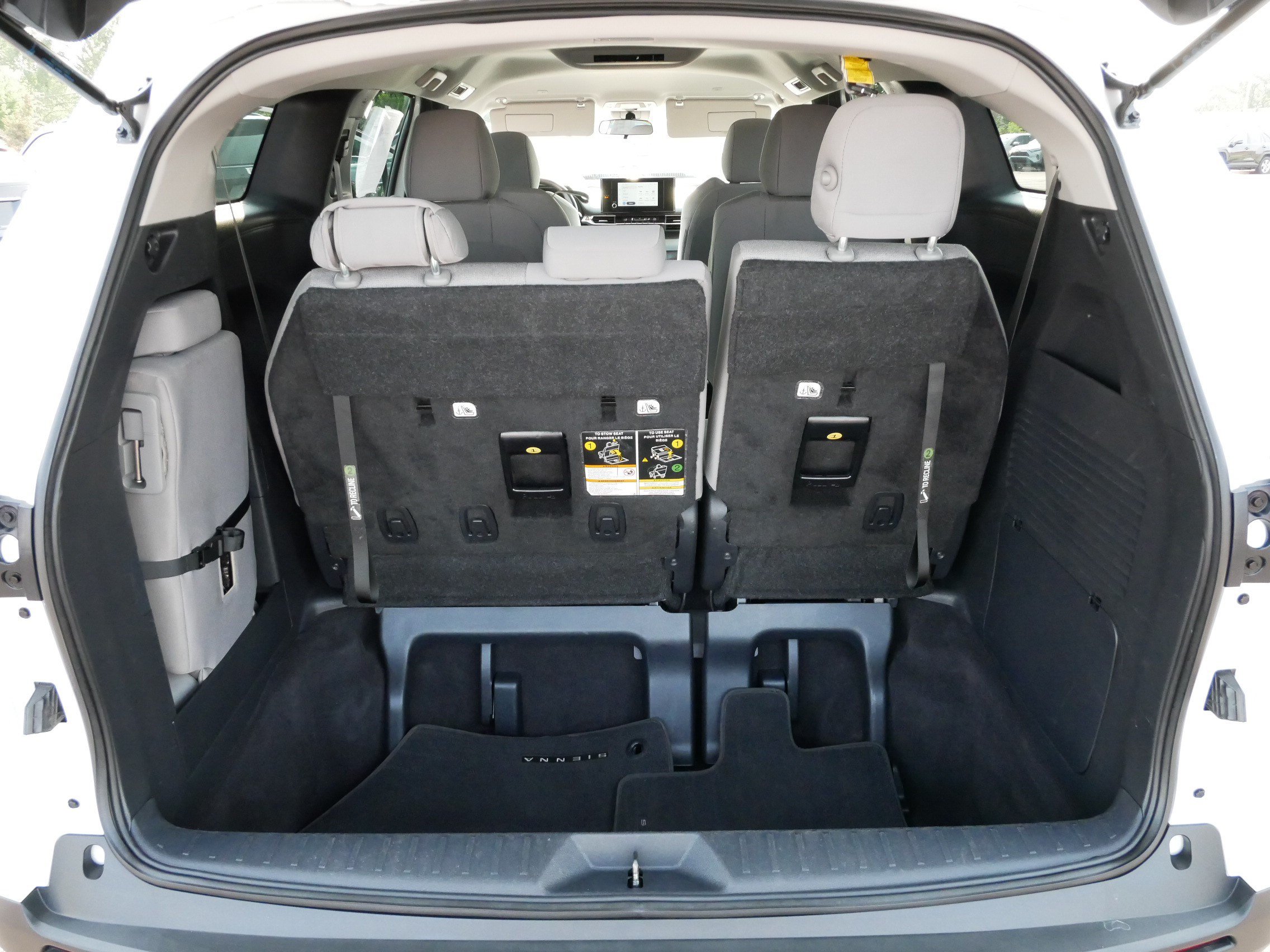 Certified 2025 Toyota Sienna LE FWD image 18