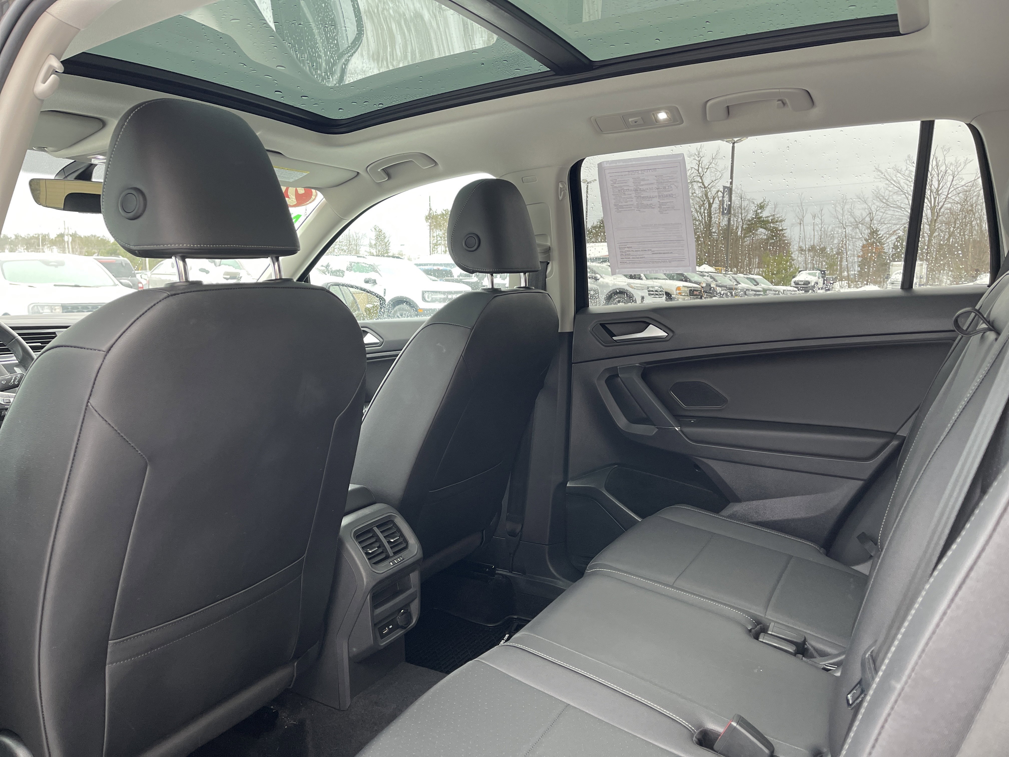 Used 2020 Volkswagen Tiguan SE w/ Panoramic Sunroof Package image 10